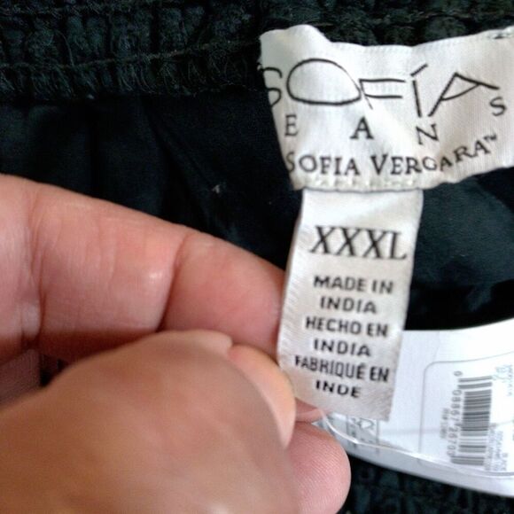 Sofia Vergara Black Eyelet Ruffled Off The Shoulder Top Plus 3X - Picture 7 of 8